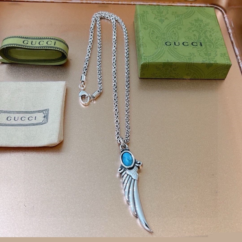 G*u*i necklaces